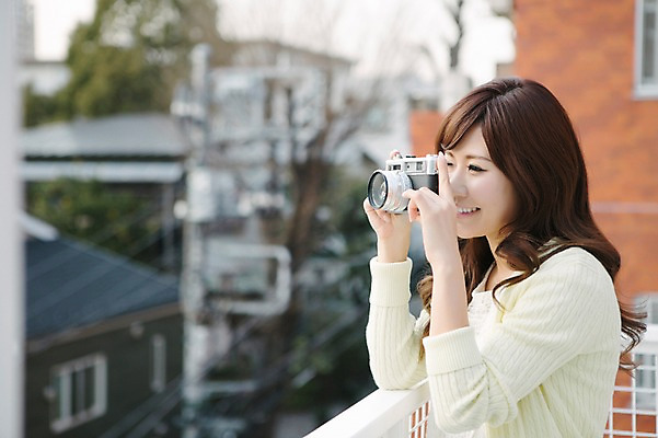 포토 JPG 주간 외국인 해외기획촬영 우먼라이프 라이프스타일 여자 여유 모션 한명 서기 미소 들기 사람 동양인 풍경 상반신 성인 취미 야외 옆모습 30대 카메라 사진촬영 일본인 상쾌 기념사진 찍기 2015년일본 여자만 여자한명만 성인여자만 성인한명만 성인여자한명만 장년만 장년여자만 장년여자한명만 성인만 국내포토 자연요소 1 감정 뷰포인트 표정 인종 생활 장년 전자제품 촬영 파일형식