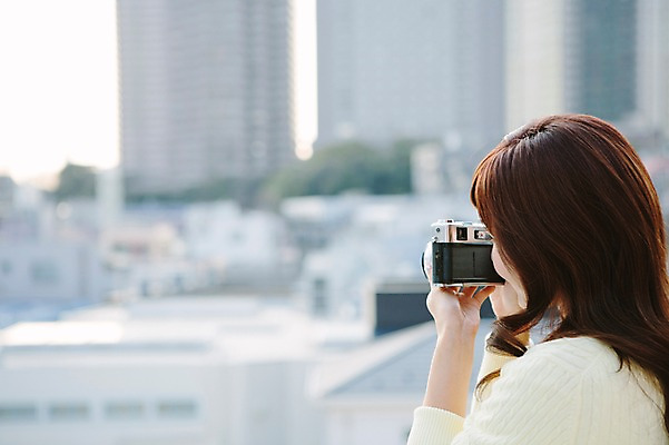 포토 JPG 주간 외국인 해외기획촬영 우먼라이프 라이프스타일 여자 여유 모션 한명 서기 들기 사람 동양인 풍경 상반신 성인 취미 야외 옆모습 30대 카메라 사진촬영 일본인 상쾌 기념사진 찍기 2015년일본 여자만 여자한명만 성인여자만 성인한명만 성인여자한명만 장년만 장년여자만 장년여자한명만 성인만 국내포토 자연요소 1 감정 뷰포인트 인종 생활 장년 전자제품 촬영 파일형식