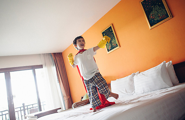 포토 JPG 전신 서양인 외국인 백인 해외기획촬영 남자 어린이 창문 베개 놀이 실내 한명 서기 웃음 사람 앞모습 주먹 유치원생 침실 잠옷 침대 망토 즐거움 고무장갑 슈퍼맨 다리들기 2015년태국 남자만 남자한명만 어린이만 소년만 소년한명만 국내포토 1 옷 감정 뷰포인트 가구 장갑 침구 모션 표정 인종 내부 영웅 고무 파일형식