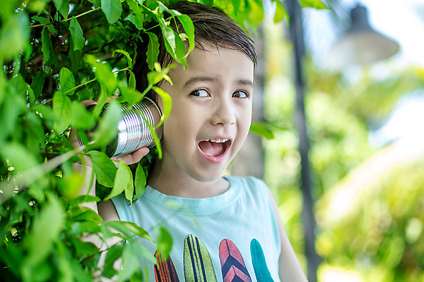 포토 JPG 주간 서양인 외국인 식물 백인 해외기획촬영 남자 어린이 태국 놀이 한명 들기 사람 상반신 야외 놀람 유치원생 듣기 실전화기 2015년태국 남자만 남자한명만 어린이만 소년만 소년한명만 국내포토 자연요소 1 감정 아시아 모션 표정 인종 파일형식
