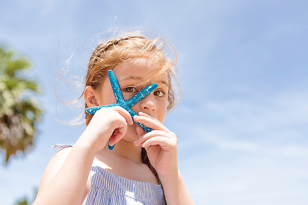 포토 JPG 주간 서양인 외국인 백인 해외기획촬영 응시 여자 여유 어린이 파타야 태국 불가사리 땋은머리 한명 들기 사람 상반신 야외 아웃포커스 유치원생 자유 상쾌 주근깨 2015년태국 여자만 여자한명만 어린이만 소녀만 소녀한명만 국내포토 자연요소 1 헤어스타일 시선 감정 아시아 컨셉 모션 극피동물 촬영기법 인종 점 파일형식