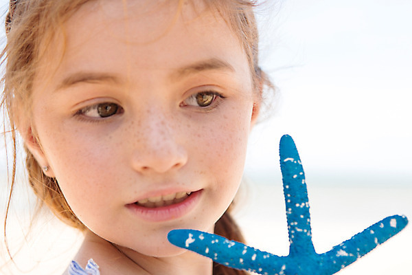 포토 JPG 주간 서양인 외국인 백인 해외기획촬영 여자 여유 얼굴 어린이 파타야 태국 불가사리 한명 사람 야외 아웃포커스 신체부위 유치원생 자유 상쾌 주근깨 2015년태국 여자만 여자한명만 어린이만 소녀만 소녀한명만 국내포토 자연요소 1 감정 아시아 컨셉 극피동물 촬영기법 인종 점 파일형식