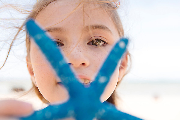 포토 JPG 주간 서양인 외국인 백인 해외기획촬영 여자 여유 얼굴 어린이 파타야 태국 불가사리 한명 들기 사람 상반신 야외 앞모습 아웃포커스 신체부위 유치원생 자유 상쾌 주근깨 2015년태국 여자만 여자한명만 어린이만 소녀만 소녀한명만 국내포토 자연요소 1 감정 아시아 뷰포인트 컨셉 모션 극피동물 촬영기법 인종 점 파일형식