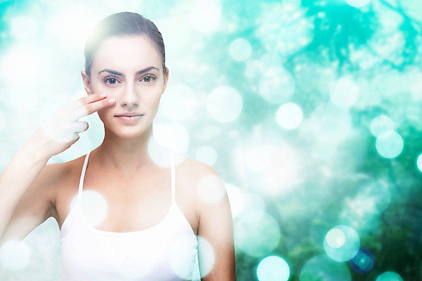 JPG 서양인 외국인 편집이미지 여자 한명 사람 상반신 성인 화장 뷰티 화려 우아함 디지털합성 보케 특별함 디지털아트 여자만 여자한명만 성인여자만 성인만 편집실사 1 컨셉 인종 CG 파일형식