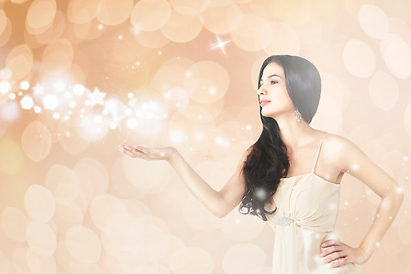 JPG 서양인 외국인 편집이미지 여자 한명 사람 상반신 성인 화장 뷰티 화려 우아함 디지털합성 보케 특별함 디지털아트 여자만 여자한명만 성인여자만 성인만 편집실사 1 컨셉 인종 CG 파일형식