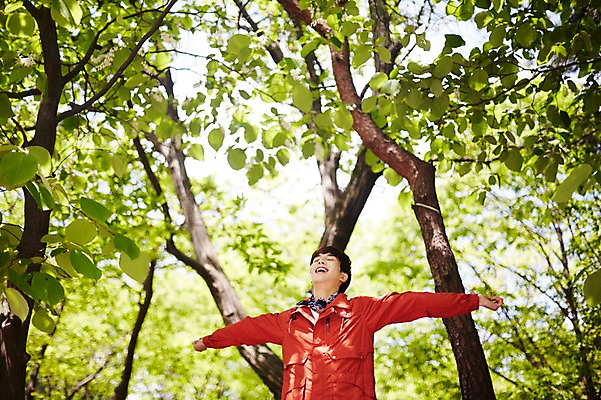 포토 JPG 주간 나무 식물 라이프스타일 남자 여유 맨라이프 모션 자연 산 한국 한명 서기 미소 사람 동양인 상반신 20대 성인 야외 앞모습 눈감음 스트레칭 등산 한국인 등산복 상쾌 기지개 경기도 손뻗기 양평 유명산 남자만 남자한명만 성인남자만 청년만 청년남자만 청년남자한명만 성인한명만 성인남자한명만 성인만 국내포토 자연요소 1 옷 감정 아시아 뷰포인트 표정 인종 청년 생활 운동 트래킹 생태계 파일형식