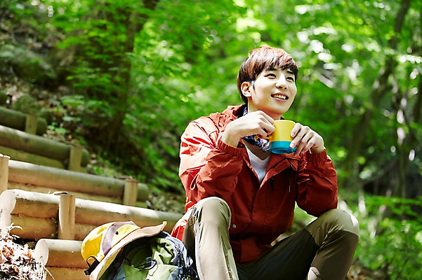 포토 JPG 주간 나무 식물 모자 라이프스타일 응시 남자 여유 맨라이프 배낭 모션 자연 휴식 산 한국 한명 미소 들기 사람 앉기 동양인 상반신 20대 성인 야외 앞모습 컵 계단 등산 한국인 등산복 상쾌 경기도 양평 유명산 남자만 남자한명만 성인남자만 청년만 청년남자만 청년남자한명만 성인한명만 성인남자한명만 성인만 국내포토 자연요소 1 식기 시선 잡화 옷 감정 아시아 뷰포인트 컨셉 가방 표정 인종 청년 생활 트래킹 생태계 파일형식