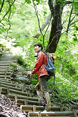 포토 JPG 주간 전신 나무 식물 라이프스타일 응시 남자 여유 맨라이프 배낭 모션 자연 지팡이 산 한국 한명 들기 사람 동양인 20대 성인 야외 옆모습 걷기 계단 등산 한국인 풀 등산복 상쾌 경기도 양평 유명산 남자만 남자한명만 성인남자만 청년만 청년남자만 청년남자한명만 성인한명만 성인남자한명만 성인만 국내포토 자연요소 1 시선 옷 감정 아시아 뷰포인트 가방 인종 청년 생활 트래킹 생태계 파일형식