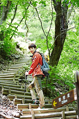 포토 JPG 주간 전신 나무 식물 라이프스타일 남자 여유 맨라이프 배낭 모션 자연 산 한국 한명 사람 동양인 20대 성인 야외 걷기 계단 등산 한국인 등산복 상쾌 경기도 양평 유명산 남자만 남자한명만 성인남자만 청년만 청년남자만 청년남자한명만 성인한명만 성인남자한명만 성인만 국내포토 자연요소 1 옷 감정 아시아 가방 인종 청년 생활 트래킹 생태계 파일형식