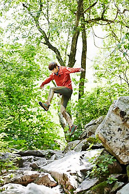 포토 JPG 주간 전신 나무 식물 라이프스타일 남자 여유 맨라이프 모션 자연 산 한국 한명 사람 동양인 20대 성인 야외 옆모습 점프 등산 한국인 돌_바위 바위 등산복 상쾌 경기도 양평 유명산 남자만 남자한명만 성인남자만 청년만 청년남자만 청년남자한명만 성인한명만 성인남자한명만 성인만 국내포토 자연요소 1 옷 감정 아시아 뷰포인트 인종 청년 생활 트래킹 생태계 파일형식
