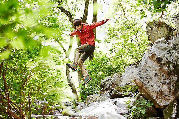 포토 JPG 주간 전신 나무 식물 라이프스타일 남자 여유 맨라이프 모션 자연 산 한국 한명 사람 동양인 손짓 20대 성인 야외 옆모습 점프 등산 한국인 돌_바위 바위 등산복 상쾌 경기도 손뻗기 양평 유명산 남자만 남자한명만 성인남자만 청년만 청년남자만 청년남자한명만 성인한명만 성인남자한명만 성인만 국내포토 자연요소 1 옷 감정 아시아 뷰포인트 인종 청년 생활 트래킹 생태계 파일형식