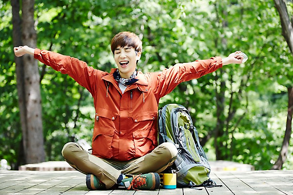 포토 JPG 주간 전신 나무 식물 라이프스타일 남자 여유 맨라이프 배낭 모션 자연 휴식 산 한국 한명 미소 사람 앉기 동양인 손짓 20대 성인 야외 옆모습 등산 한국인 등산복 상쾌 기지개 경기도 손뻗기 양평 유명산 남자만 남자한명만 성인남자만 청년만 청년남자만 청년남자한명만 성인한명만 성인남자한명만 성인만 국내포토 자연요소 1 옷 감정 아시아 뷰포인트 컨셉 가방 표정 인종 청년 생활 트래킹 생태계 파일형식