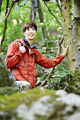 포토 JPG 주간 나무 식물 라이프스타일 남자 여유 맨라이프 배낭 모션 자연 휴식 산 한국 이끼 한명 서기 미소 사람 동양인 상반신 20대 성인 야외 앞모습 등산 한국인 돌_바위 바위 등산복 상쾌 경기도 양평 유명산 남자만 남자한명만 성인남자만 청년만 청년남자만 청년남자한명만 성인한명만 성인남자한명만 성인만 국내포토 자연요소 1 옷 감정 아시아 뷰포인트 컨셉 가방 표정 인종 청년 생활 트래킹 생태계 파일형식