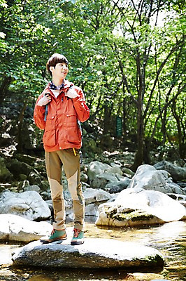 포토 JPG 주간 전신 나무 식물 라이프스타일 응시 남자 여유 맨라이프 배낭 모션 자연 산 한국 한명 서기 미소 사람 동양인 20대 성인 야외 앞모습 계곡 등산 한국인 돌_바위 바위 등산복 상쾌 경기도 양평 유명산 남자만 남자한명만 성인남자만 청년만 청년남자만 청년남자한명만 성인한명만 성인남자한명만 성인만 국내포토 자연요소 1 시선 옷 감정 아시아 뷰포인트 가방 표정 인종 청년 생활 트래킹 생태계 파일형식