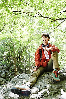 포토 JPG 주간 전신 나무 식물 라이프스타일 남자 여유 맨라이프 배낭 모션 자연 휴식 산 한국 한명 미소 들기 사람 앉기 동양인 20대 성인 야외 앞모습 등산 한국인 돌_바위 바위 물병 등산복 상쾌 경기도 양평 유명산 남자만 남자한명만 성인남자만 청년만 청년남자만 청년남자한명만 성인한명만 성인남자한명만 성인만 국내포토 자연요소 1 옷 감정 아시아 뷰포인트 컨셉 가방 표정 인종 청년 생활 트래킹 물통 생태계 파일형식