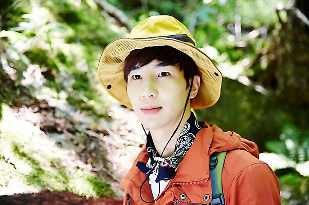 포토 JPG 주간 식물 모자 라이프스타일 응시 남자 여유 맨라이프 배낭 모션 자연 산 한국 한명 서기 미소 사람 동양인 상반신 20대 성인 야외 앞모습 등산 한국인 등산복 상쾌 경기도 양평 유명산 남자만 남자한명만 성인남자만 청년만 청년남자만 청년남자한명만 성인한명만 성인남자한명만 성인만 국내포토 자연요소 1 시선 잡화 옷 감정 아시아 뷰포인트 가방 표정 인종 청년 생활 트래킹 생태계 파일형식