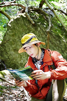 포토 JPG 주간 모자 라이프스타일 응시 남자 여유 맨라이프 지도 배낭 모션 자연 산 한국 한명 들기 사람 앉기 동양인 상반신 20대 성인 야외 앞모습 등산 한국인 돌_바위 바위 등산복 상쾌 경기도 양평 유명산 남자만 남자한명만 성인남자만 청년만 청년남자만 청년남자한명만 성인한명만 성인남자한명만 성인만 국내포토 자연요소 1 시선 잡화 옷 감정 아시아 뷰포인트 가방 인종 청년 생활 트래킹 생태계 파일형식