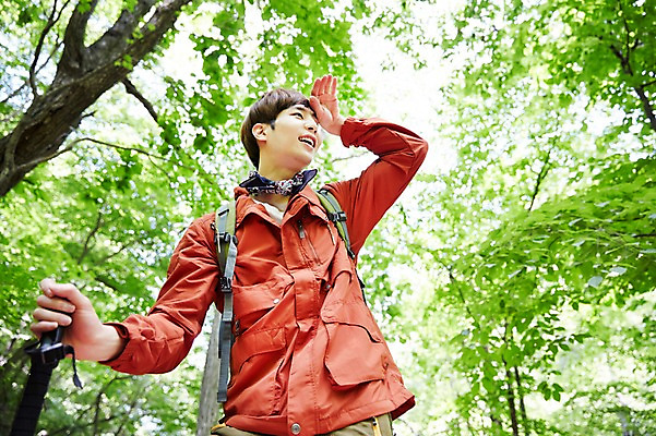 포토 JPG 주간 나무 식물 라이프스타일 응시 남자 여유 맨라이프 배낭 모션 자연 지팡이 산 한국 한명 서기 들기 사람 동양인 손짓 상반신 20대 성인 야외 앞모습 등산 한국인 구경 등산복 상쾌 땀 닦기 경기도 양평 유명산 남자만 남자한명만 성인남자만 청년만 청년남자만 청년남자한명만 성인한명만 성인남자한명만 성인만 국내포토 자연요소 1 시선 옷 감정 아시아 뷰포인트 가방 인종 청년 생활 트래킹 생태계 파일형식