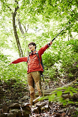 포토 JPG 주간 전신 나무 식물 라이프스타일 응시 남자 여유 맨라이프 배낭 모션 자연 지팡이 산 한국 한명 서기 미소 들기 사람 동양인 20대 성인 야외 앞모습 등산 한국인 등산복 상쾌 경기도 양평 유명산 남자만 남자한명만 성인남자만 청년만 청년남자만 청년남자한명만 성인한명만 성인남자한명만 성인만 국내포토 자연요소 1 시선 옷 감정 아시아 뷰포인트 가방 표정 인종 청년 생활 트래킹 생태계 파일형식