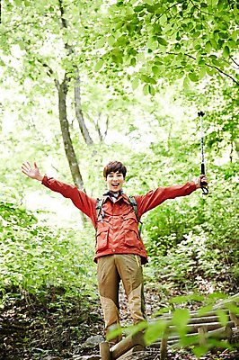 포토 JPG 주간 나무 식물 라이프스타일 남자 여유 맨라이프 배낭 모션 자연 지팡이 산 한국 한명 서기 미소 들기 사람 동양인 손짓 상반신 20대 성인 야외 앞모습 등산 한국인 등산복 상쾌 경기도 손뻗기 양평 유명산 남자만 남자한명만 성인남자만 청년만 청년남자만 청년남자한명만 성인한명만 성인남자한명만 성인만 국내포토 자연요소 1 옷 감정 아시아 뷰포인트 가방 표정 인종 청년 생활 트래킹 생태계 파일형식