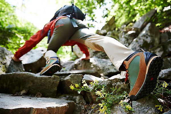 포토 JPG 주간 식물 라이프스타일 남자 꽃 여유 로우앵글 맨라이프 배낭 모션 자연 산 한국 한명 사람 동양인 20대 성인 야외 뒷모습 등산 한국인 하반신 돌_바위 바위 등산복 상쾌 오르기 경기도 양평 유명산 남자만 남자한명만 성인남자만 청년만 청년남자만 청년남자한명만 성인한명만 성인남자한명만 성인만 국내포토 자연요소 1 옷 감정 아시아 뷰포인트 가방 인종 청년 생활 트래킹 생태계 파일형식