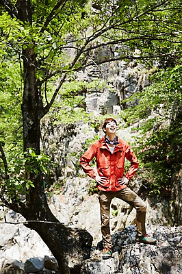 포토 JPG 주간 전신 나무 식물 라이프스타일 응시 남자 여유 맨라이프 허리손 모션 자연 휴식 산 한국 한명 서기 미소 사람 동양인 20대 성인 야외 앞모습 등산 한국인 돌_바위 바위 등산복 상쾌 경기도 양평 유명산 남자만 남자한명만 성인남자만 청년만 청년남자만 청년남자한명만 성인한명만 성인남자한명만 성인만 국내포토 자연요소 1 시선 옷 감정 아시아 뷰포인트 포즈 컨셉 표정 인종 청년 생활 트래킹 생태계 파일형식