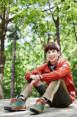 포토 JPG 주간 전신 나무 식물 라이프스타일 남자 여유 맨라이프 모션 자연 휴식 산 한국 한명 미소 사람 앉기 동양인 20대 성인 야외 앞모습 등산 한국인 등산복 상쾌 경기도 양평 유명산 남자만 남자한명만 성인남자만 청년만 청년남자만 청년남자한명만 성인한명만 성인남자한명만 성인만 국내포토 자연요소 1 옷 감정 아시아 뷰포인트 컨셉 표정 인종 청년 생활 트래킹 생태계 파일형식