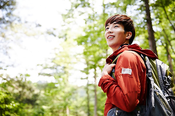 포토 JPG 주간 나무 식물 라이프스타일 응시 남자 여유 맨라이프 배낭 모션 자연 산 한국 한명 서기 미소 사람 동양인 상반신 20대 성인 야외 옆모습 등산 한국인 구경 등산복 상쾌 경기도 양평 유명산 남자만 남자한명만 성인남자만 청년만 청년남자만 청년남자한명만 성인한명만 성인남자한명만 성인만 국내포토 자연요소 1 시선 옷 감정 아시아 뷰포인트 가방 표정 인종 청년 생활 트래킹 생태계 파일형식