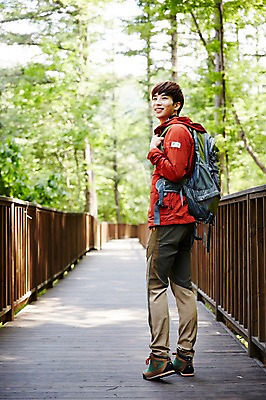 포토 JPG 주간 전신 식물 라이프스타일 응시 남자 여유 맨라이프 배낭 모션 자연 산 한국 한명 서기 미소 사람 동양인 20대 성인 야외 뒷모습 등산 한국인 구경 등산복 상쾌 경기도 양평 유명산 가교 남자만 남자한명만 성인남자만 청년만 청년남자만 청년남자한명만 성인한명만 성인남자한명만 성인만 국내포토 자연요소 1 건축물 시선 옷 감정 아시아 뷰포인트 가방 표정 인종 청년 생활 트래킹 생태계 파일형식