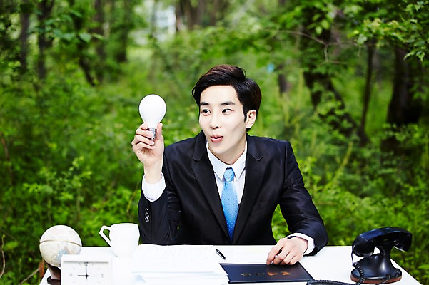 포토 JPG 주간 나무 식물 라이프스타일 남자 비즈니스 전구 모션 탁자 산 한국 한명 들기 사람 앉기 동양인 정장 상반신 20대 성인 야외 앞모습 비즈니스라이프 한국인 업무 비즈니스맨 풀 전화기 친환경 힐링 경기도 양평 유명산 남자만 남자한명만 성인남자만 청년만 청년남자만 청년남자한명만 성인한명만 성인남자한명만 성인만 국내포토 자연요소 1 옷 아시아 뷰포인트 가구 인종 청년 생활 환경 작업 직장인 파일형식