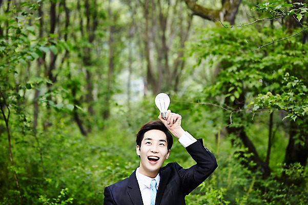 포토 JPG 주간 나무 식물 라이프스타일 응시 남자 비즈니스 전구 모션 산 한국 한명 서기 미소 들기 사람 동양인 정장 상반신 20대 성인 야외 앞모습 비즈니스라이프 한국인 비즈니스맨 친환경 힐링 경기도 양평 유명산 남자만 남자한명만 성인남자만 청년만 청년남자만 청년남자한명만 성인한명만 성인남자한명만 성인만 국내포토 자연요소 1 시선 옷 아시아 뷰포인트 표정 인종 청년 생활 환경 직장인 파일형식