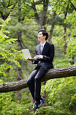 포토 JPG 주간 전신 나무 식물 라이프스타일 응시 남자 비즈니스 모션 자연 산 한국 한명 들기 사람 앉기 동양인 정장 20대 성인 야외 앞모습 비즈니스라이프 노트북 한국인 업무 비즈니스맨 친환경 힐링 경기도 양평 유명산 남자만 남자한명만 성인남자만 청년만 청년남자만 청년남자한명만 성인한명만 성인남자한명만 성인만 국내포토 자연요소 1 시선 옷 아시아 뷰포인트 인종 청년 생활 전자제품 환경 작업 직장인 생태계 파일형식