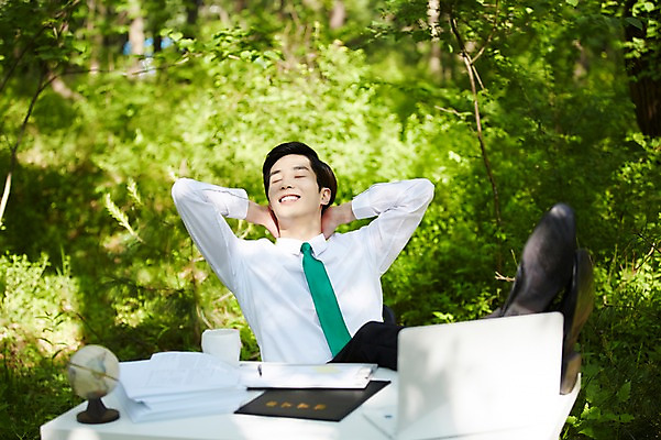 포토 JPG 주간 전신 나무 식물 라이프스타일 남자 비즈니스 모션 휴식 산 한국 한명 미소 사람 앉기 동양인 손짓 20대 성인 야외 앞모습 비즈니스라이프 노트북 눈감음 기댐 한국인 업무 비즈니스맨 풀 책상 친환경 경기도 양평 유명산 남자만 남자한명만 성인남자만 청년만 청년남자만 청년남자한명만 성인한명만 성인남자한명만 성인만 국내포토 자연요소 1 아시아 뷰포인트 가구 컨셉 표정 인종 청년 생활 전자제품 환경 작업 직장인 파일형식