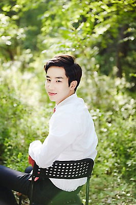 포토 JPG 주간 식물 라이프스타일 응시 남자 의자 비즈니스 모션 휴식 산 한국 한명 미소 사람 앉기 동양인 정장 상반신 20대 성인 야외 뒷모습 비즈니스라이프 한국인 비즈니스맨 풀 뒤돌아보기 친환경 힐링 경기도 양평 유명산 남자만 남자한명만 성인남자만 청년만 청년남자만 청년남자한명만 성인한명만 성인남자한명만 성인만 국내포토 자연요소 1 시선 옷 아시아 뷰포인트 가구 컨셉 표정 인종 청년 생활 환경 직장인 파일형식