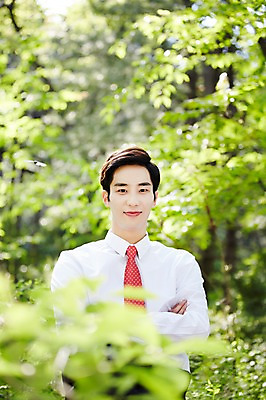 포토 JPG 주간 나무 식물 라이프스타일 남자 비즈니스 모션 산 한국 한명 서기 미소 사람 동양인 정장 상반신 20대 성인 야외 앞모습 비즈니스라이프 팔짱 한국인 비즈니스맨 친환경 힐링 경기도 양평 유명산 남자만 남자한명만 성인남자만 청년만 청년남자만 청년남자한명만 성인한명만 성인남자한명만 성인만 국내포토 자연요소 1 옷 아시아 뷰포인트 표정 인종 청년 생활 환경 직장인 파일형식