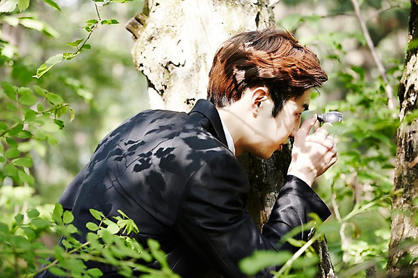 포토 JPG 주간 라이프스타일 남자 비즈니스 모션 전등 산 한국 한명 서기 들기 사람 동양인 정장 손짓 상반신 20대 성인 야외 옆모습 비즈니스라이프 한국인 비즈니스맨 친환경 힐링 경기도 양평 유명산 남자만 남자한명만 성인남자만 청년만 청년남자만 청년남자한명만 성인한명만 성인남자한명만 성인만 국내포토 자연요소 1 옷 아시아 뷰포인트 조명 인종 청년 생활 환경 직장인 파일형식