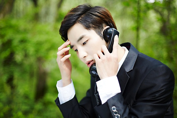 포토 JPG 주간 라이프스타일 남자 비즈니스 모션 산 한국 한명 들기 사람 앉기 동양인 정장 손짓 상반신 20대 성인 야외 옆모습 비즈니스라이프 한국인 업무 비즈니스맨 전화기 친환경 힐링 통화 경기도 양평 유명산 남자만 남자한명만 성인남자만 청년만 청년남자만 청년남자한명만 성인한명만 성인남자한명만 성인만 국내포토 자연요소 1 옷 아시아 뷰포인트 인종 청년 생활 환경 작업 직장인 파일형식