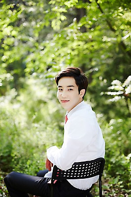 포토 JPG 주간 나무 식물 라이프스타일 남자 의자 비즈니스 모션 휴식 산 한국 한명 미소 사람 앉기 동양인 정장 상반신 20대 성인 야외 뒷모습 비즈니스라이프 한국인 비즈니스맨 뒤돌아보기 친환경 힐링 경기도 양평 유명산 남자만 남자한명만 성인남자만 청년만 청년남자만 청년남자한명만 성인한명만 성인남자한명만 성인만 국내포토 자연요소 1 옷 아시아 뷰포인트 가구 컨셉 표정 인종 청년 생활 환경 직장인 파일형식