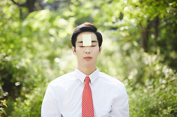 포토 JPG 주간 라이프스타일 남자 비즈니스 모션 산 한국 한명 서기 사람 동양인 정장 상반신 20대 성인 야외 앞모습 비즈니스라이프 눈감음 한국인 비즈니스맨 포스트잇 친환경 힐링 경기도 양평 유명산 남자만 남자한명만 성인남자만 청년만 청년남자만 청년남자한명만 성인한명만 성인남자한명만 성인만 국내포토 자연요소 1 옷 아시아 뷰포인트 인종 청년 생활 환경 메모지 직장인 파일형식