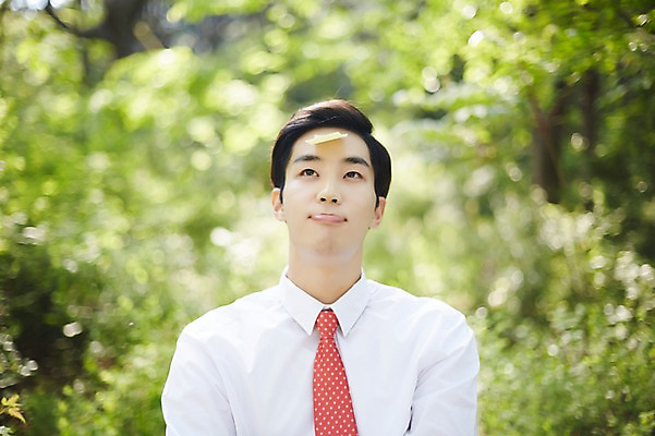 포토 JPG 주간 나무 식물 라이프스타일 남자 비즈니스 모션 산 한국 한명 서기 사람 동양인 정장 상반신 20대 성인 야외 앞모습 비즈니스라이프 한국인 비즈니스맨 불기 포스트잇 친환경 힐링 경기도 양평 유명산 남자만 남자한명만 성인남자만 청년만 청년남자만 청년남자한명만 성인한명만 성인남자한명만 성인만 국내포토 자연요소 1 옷 아시아 뷰포인트 인종 청년 생활 환경 메모지 직장인 파일형식