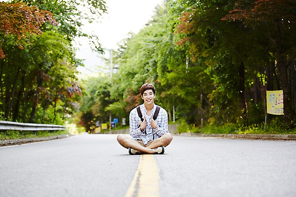 포토 JPG 주간 전신 나무 식물 라이프스타일 남자 도로 여유 맨라이프 여행 배낭 모션 자연 휴식 한국 한명 미소 사람 앉기 동양인 20대 성인 야외 앞모습 활발 한국인 즐거움 배낭여행 활기 경기도 양평 유명산 남자만 남자한명만 성인남자만 청년만 청년남자만 청년남자한명만 성인한명만 성인남자한명만 성인만 국내포토 자연요소 1 감정 아시아 길 뷰포인트 컨셉 가방 교통시설 산 표정 인종 청년 생활 생태계 파일형식