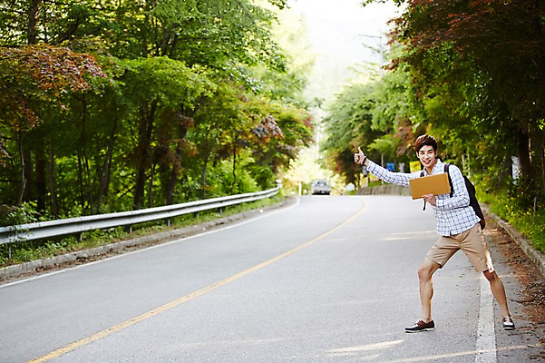 포토 JPG 주간 전신 나무 식물 라이프스타일 남자 도로 여유 맨라이프 여행 배낭 모션 휴식 한국 한명 서기 미소 들기 사람 동양인 손짓 20대 성인 야외 앞모습 상자 활발 한국인 즐거움 배낭여행 활기 경기도 양평 유명산 히치하이킹 남자만 남자한명만 성인남자만 청년만 청년남자만 청년남자한명만 성인한명만 성인남자한명만 성인만 국내포토 자연요소 1 감정 아시아 길 뷰포인트 컨셉 가방 교통시설 산 표정 인종 청년 생활 파일형식