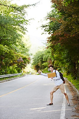 포토 JPG 주간 전신 나무 식물 라이프스타일 남자 도로 여유 맨라이프 여행 배낭 모션 휴식 한국 한명 서기 들기 사람 동양인 손짓 20대 성인 야외 앞모습 상자 활발 한국인 즐거움 배낭여행 활기 경기도 양평 유명산 히치하이킹 남자만 남자한명만 성인남자만 청년만 청년남자만 청년남자한명만 성인한명만 성인남자한명만 성인만 국내포토 자연요소 1 감정 아시아 길 뷰포인트 컨셉 가방 교통시설 산 인종 청년 생활 파일형식