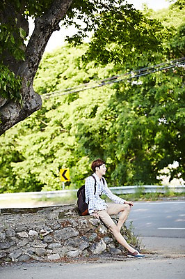 포토 JPG 주간 전신 나무 식물 라이프스타일 응시 남자 도로 여유 맨라이프 여행 배낭 모션 휴식 한국 한명 서기 미소 사람 앉기 동양인 20대 성인 야외 옆모습 활발 한국인 즐거움 배낭여행 활기 경기도 양평 유명산 남자만 남자한명만 성인남자만 청년만 청년남자만 청년남자한명만 성인한명만 성인남자한명만 성인만 국내포토 자연요소 1 시선 감정 아시아 길 뷰포인트 컨셉 가방 교통시설 산 표정 인종 청년 생활 파일형식