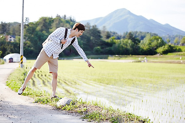 포토 JPG 주간 전신 식물 라이프스타일 응시 남자 여유 맨라이프 여행 배낭 모션 휴식 한국 논 한명 서기 사람 동양인 손짓 20대 성인 야외 앞모습 활발 한국인 벼 농촌 시골 가리킴 구경 즐거움 배낭여행 활기 경기도 양평 유명산 남자만 남자한명만 성인남자만 청년만 청년남자만 청년남자한명만 성인한명만 성인남자한명만 성인만 국내포토 자연요소 1 시선 감정 아시아 뷰포인트 컨셉 농업 가방 산 곡류 인종 청년 생활 파일형식
