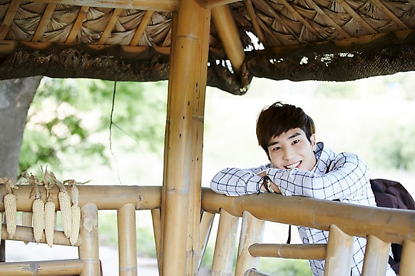 포토 JPG 주간 라이프스타일 남자 여유 맨라이프 여행 배낭 모션 휴식 한국 한명 서기 미소 사람 동양인 상반신 20대 성인 야외 앞모습 활발 한국인 농촌 시골 즐거움 배낭여행 활기 경기도 양평 유명산 남자만 남자한명만 성인남자만 청년만 청년남자만 청년남자한명만 성인한명만 성인남자한명만 성인만 국내포토 정자세포 자연요소 1 감정 아시아 뷰포인트 컨셉 가방 산 표정 인종 청년 생활 생식세포 파일형식