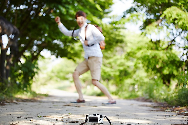 포토 JPG 주간 전신 나무 식물 라이프스타일 남자 여유 맨라이프 여행 장난 배낭 모션 휴식 한국 한명 서기 미소 사람 동양인 20대 성인 야외 앞모습 아웃포커스 카메라 사진촬영 활발 한국인 농촌 시골 셀프카메라 즐거움 배낭여행 활기 경기도 양평 유명산 남자만 남자한명만 성인남자만 청년만 청년남자만 청년남자한명만 성인한명만 성인남자한명만 성인만 국내포토 자연요소 1 감정 아시아 뷰포인트 컨셉 가방 산 촬영기법 표정 인종 청년 생활 전자제품 촬영 파일형식