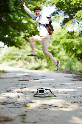 포토 JPG 주간 전신 나무 식물 라이프스타일 남자 여유 맨라이프 여행 장난 배낭 모션 휴식 한국 한명 사람 동양인 20대 성인 야외 옆모습 카메라 점프 사진촬영 활발 한국인 셀프카메라 즐거움 배낭여행 활기 경기도 양평 유명산 남자만 남자한명만 성인남자만 청년만 청년남자만 청년남자한명만 성인한명만 성인남자한명만 성인만 국내포토 자연요소 1 감정 아시아 뷰포인트 컨셉 가방 산 인종 청년 생활 전자제품 촬영 파일형식