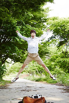 포토 JPG 주간 전신 나무 식물 라이프스타일 남자 여유 맨라이프 여행 장난 배낭 모션 휴식 한국 한명 사람 동양인 손짓 20대 성인 야외 앞모습 카메라 점프 활발 한국인 셀프카메라 즐거움 배낭여행 활기 경기도 손뻗기 양평 유명산 남자만 남자한명만 성인남자만 청년만 청년남자만 청년남자한명만 성인한명만 성인남자한명만 성인만 국내포토 자연요소 1 감정 아시아 뷰포인트 컨셉 가방 산 인종 청년 생활 전자제품 사진촬영 파일형식