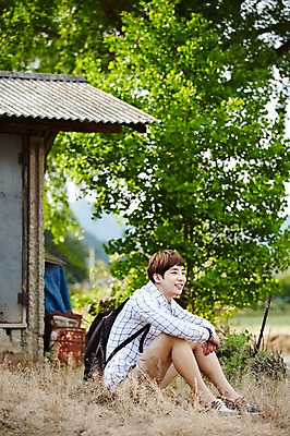 포토 JPG 주간 전신 나무 식물 라이프스타일 응시 남자 여유 맨라이프 여행 배낭 모션 휴식 주택 한국 한명 사람 앉기 동양인 20대 성인 야외 옆모습 활발 한국인 빈티지 즐거움 배낭여행 활기 경기도 양평 유명산 남자만 남자한명만 성인남자만 청년만 청년남자만 청년남자한명만 성인한명만 성인남자한명만 성인만 국내포토 자연요소 1 시선 감정 아시아 뷰포인트 컨셉 가방 산 인종 청년 건물 생활 파일형식